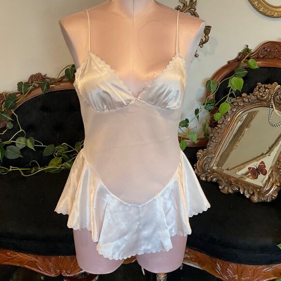 Vintage Other - Vintage Ruffle satin V-Neck Bodysuit High Cut Lingerie bridal Size S White
